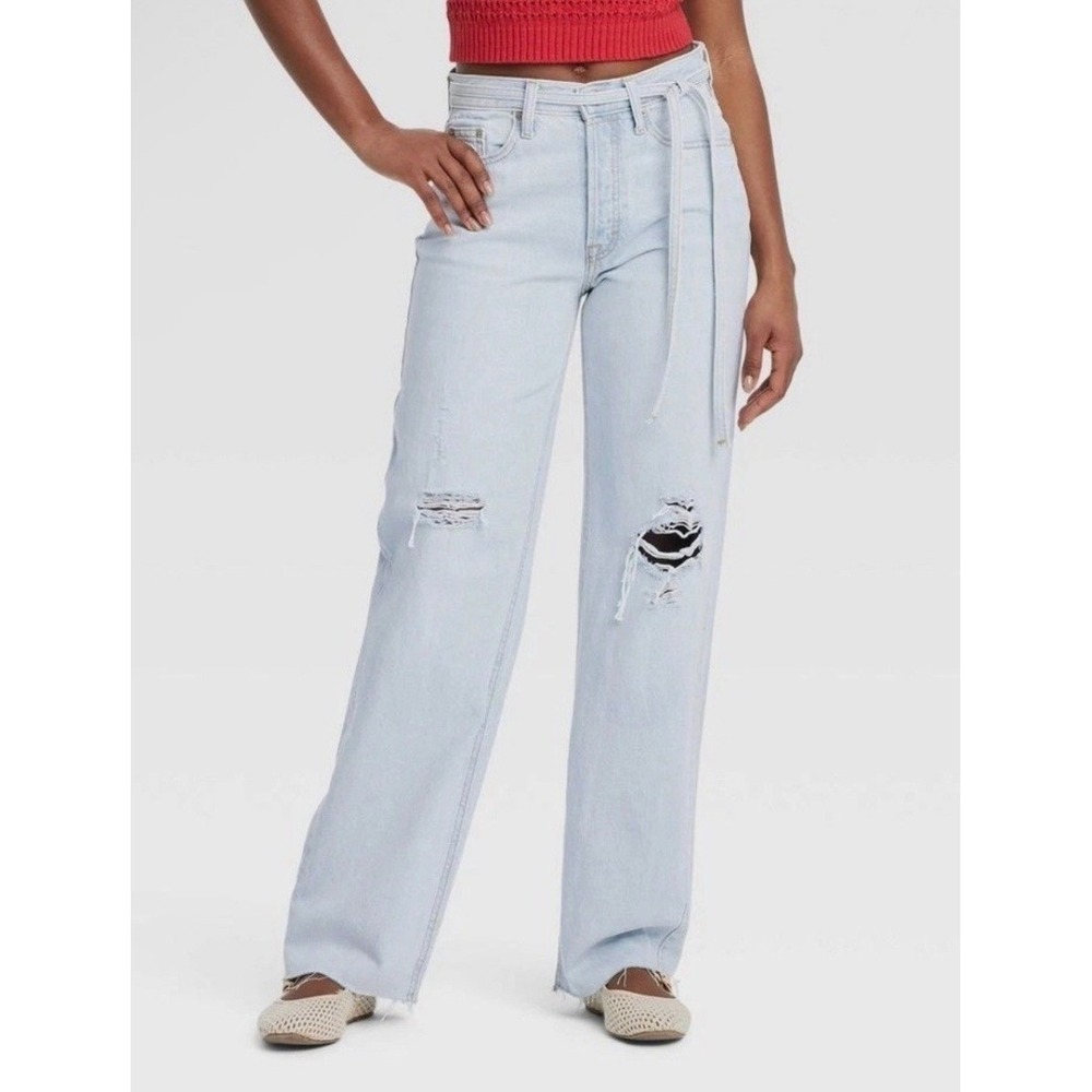 Universal Thread Womens Light Wash Distressed Jeans Baggy Fit Size 4